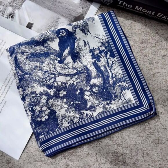 Large tropical print scarf - Picture 1 of 3